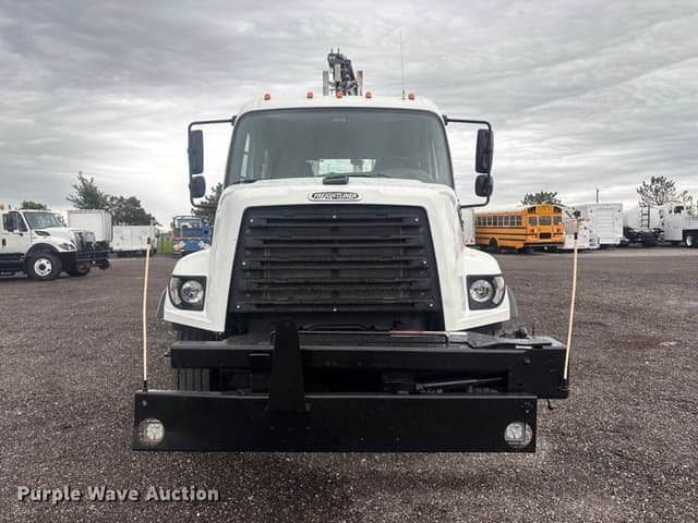 Image of Freightliner 108SD equipment image 1