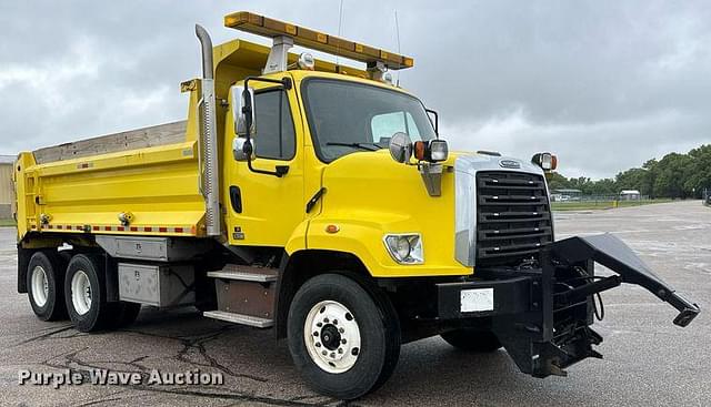 Image of Freightliner 108SD equipment image 2
