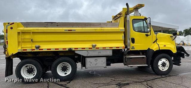 Image of Freightliner 108SD equipment image 3