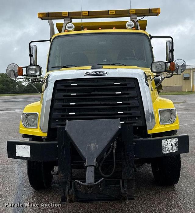 Image of Freightliner 108SD equipment image 1