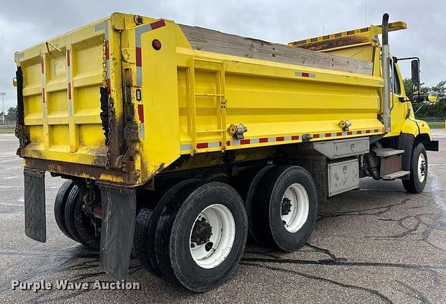 Image of Freightliner 108SD equipment image 4
