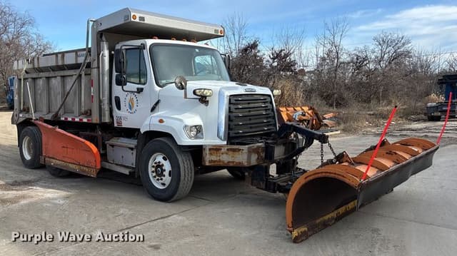 Image of Freightliner 108SD equipment image 2