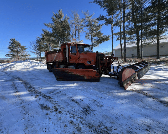 Image of Freightliner 108SD equipment image 4