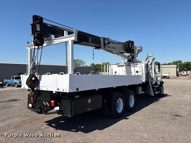 Image of Freightliner 114SD equipment image 4