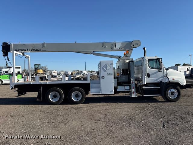 Image of Freightliner 114SD equipment image 3