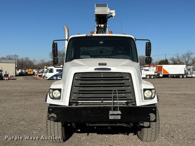 Image of Freightliner 114SD equipment image 1