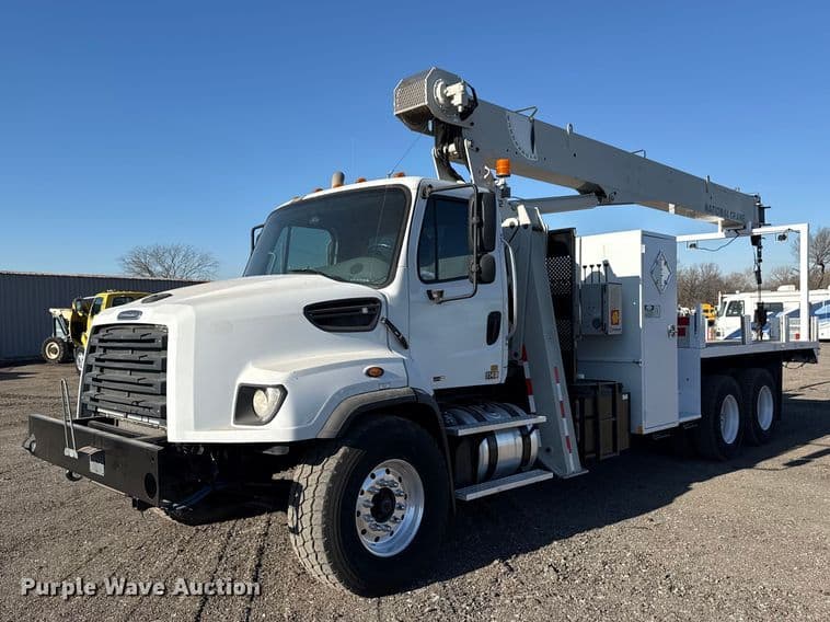 Image of Freightliner 114SD Primary image