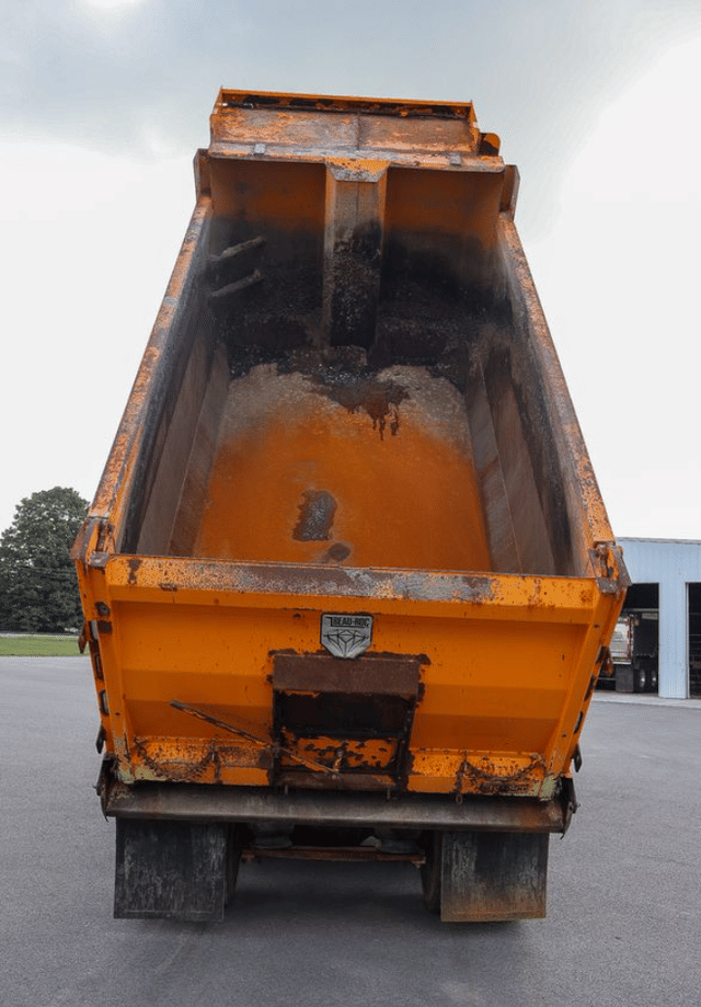Image of Freightliner 114SD equipment image 3