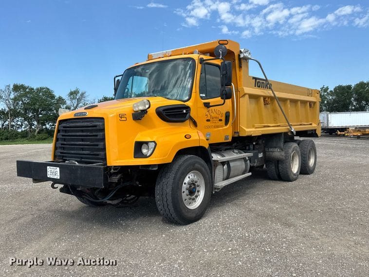 2014 Freightliner 114SD Equipment Image0