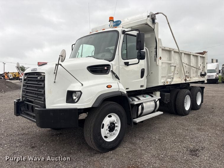 2014 Freightliner 114SD Equipment Image0