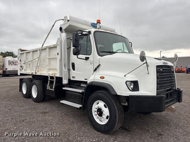 Image of Freightliner 114SD equipment image 2