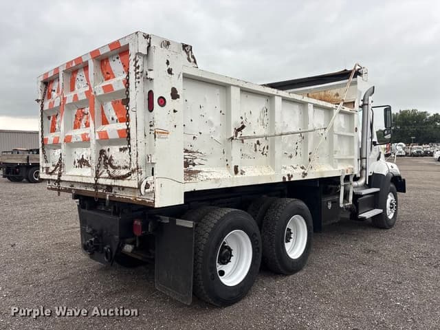 Image of Freightliner 114SD equipment image 4