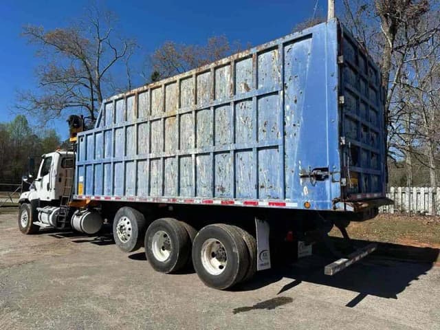 Image of Freightliner 114SD equipment image 2