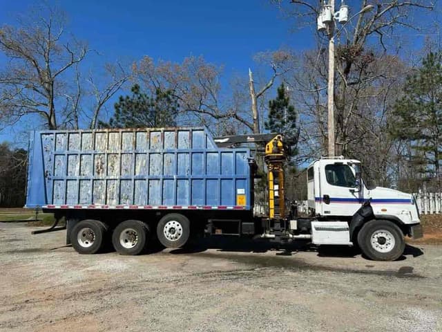 Image of Freightliner 114SD equipment image 4