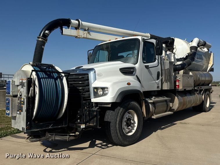 2014 Freightliner 114SD Equipment Image0