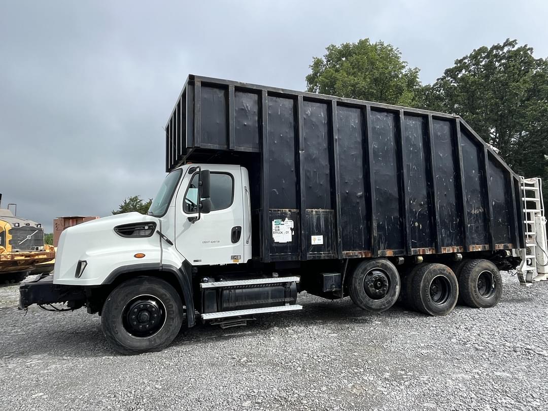 Image of Freightliner 114SD Primary image