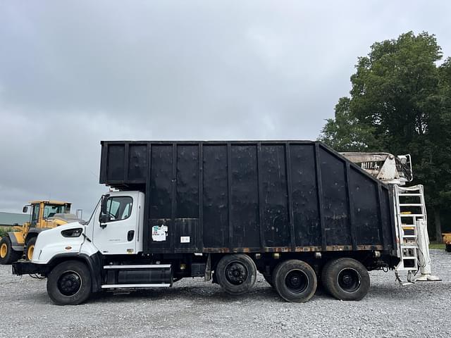 Image of Freightliner 114SD equipment image 3
