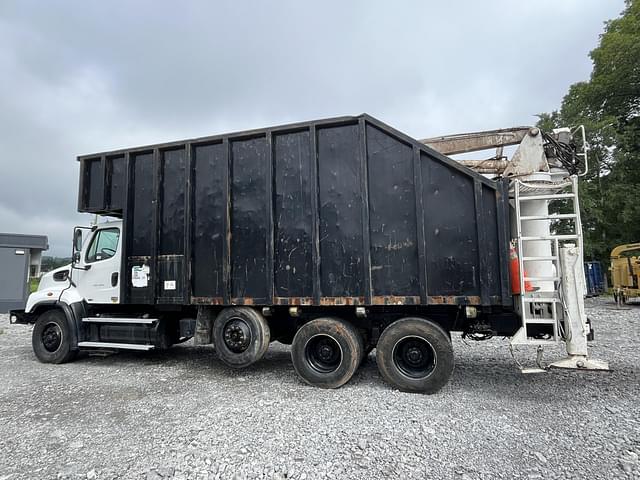 Image of Freightliner 114SD equipment image 1
