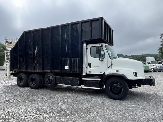 Image of Freightliner 114SD equipment image 4