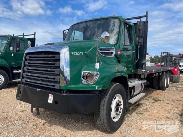 Image of Freightliner 114SD equipment image 1