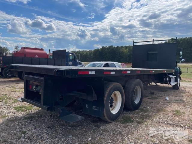 Image of Freightliner 114SD equipment image 4