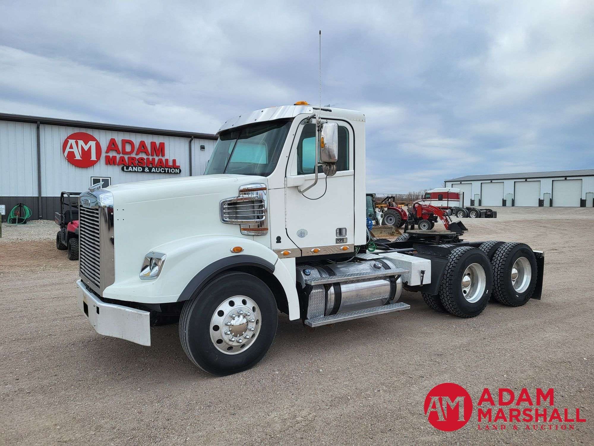 2014 Freightliner 122SD Equipment Image0