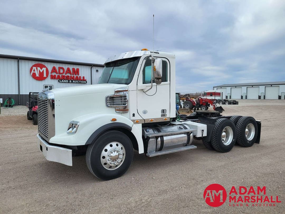 Image of Freightliner 122SD Primary image