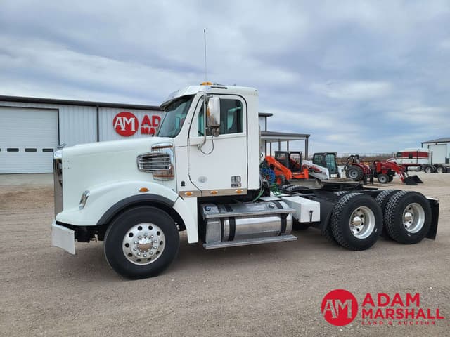 Image of Freightliner 122SD equipment image 1