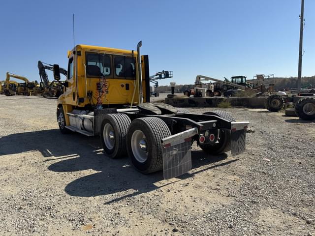 Image of Freightliner 125 equipment image 3