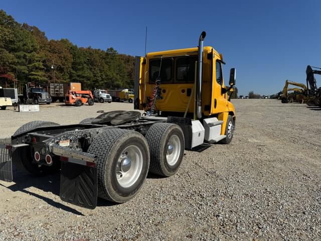 Image of Freightliner 125 equipment image 2