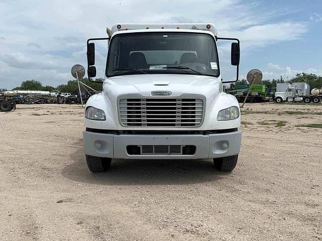 Image of Freightliner Business Class M2 106 equipment image 2