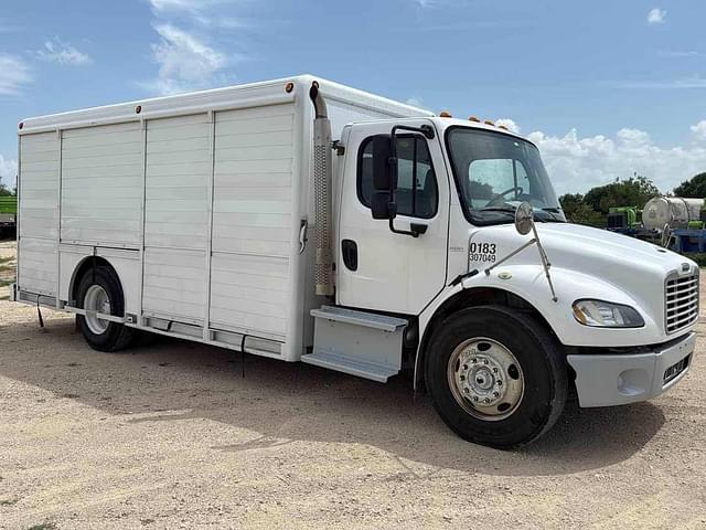 Image of Freightliner Business Class M2 106 equipment image 3