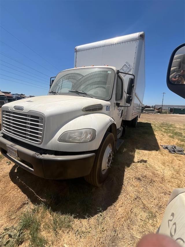 Image of Freightliner Business Class M2 106 equipment image 1