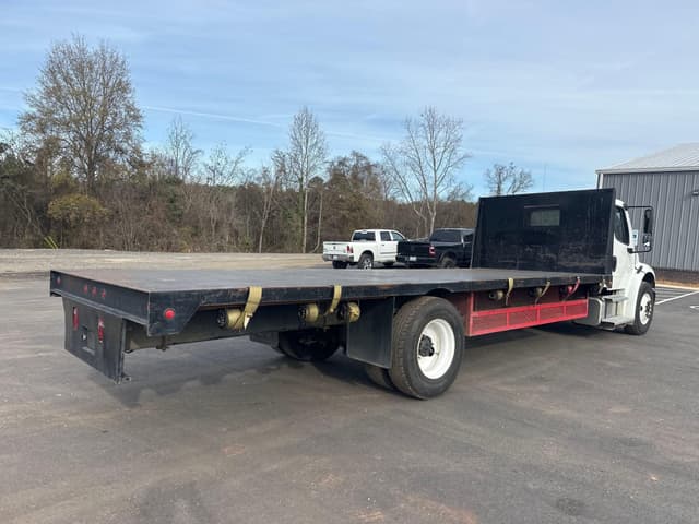 Image of Freightliner Business Class M2 106 equipment image 4