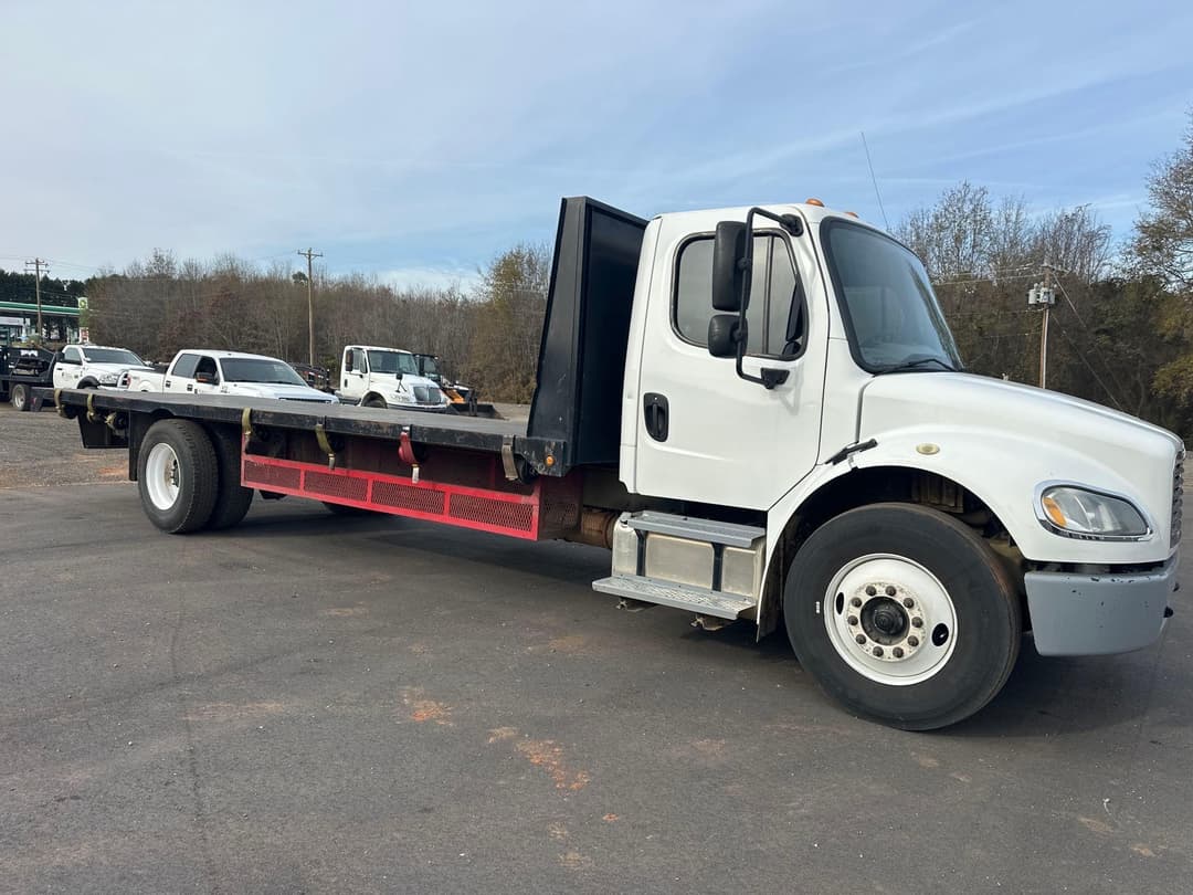 Image of Freightliner Business Class M2 106 Primary image