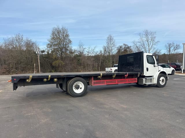 Image of Freightliner Business Class M2 106 equipment image 3