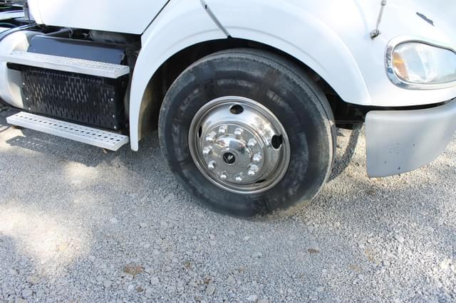 Image of Freightliner Business Class M2 112 equipment image 3