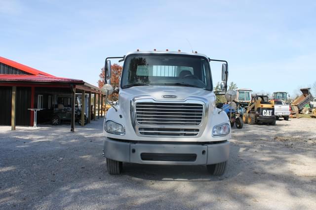 Image of Freightliner Business Class M2 112 equipment image 1