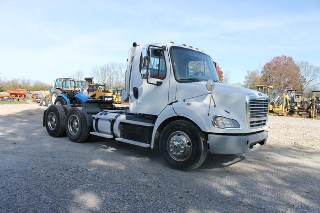 Image of Freightliner Business Class M2 112 equipment image 2