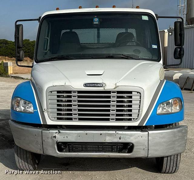 Image of Freightliner Business Class M2 equipment image 1