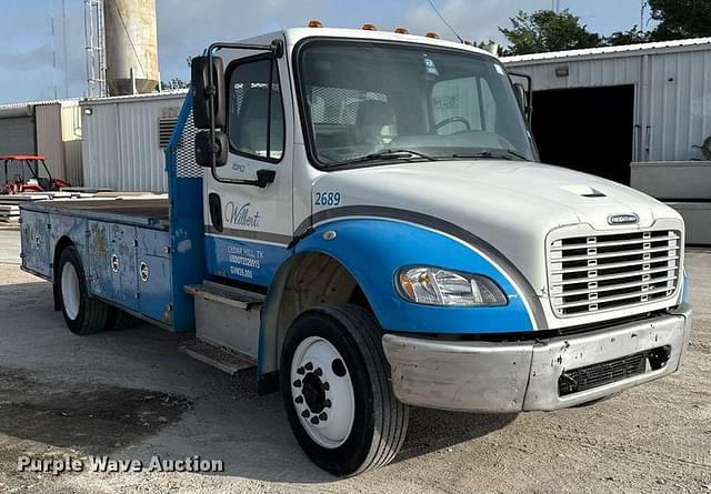 Image of Freightliner Business Class M2 equipment image 2