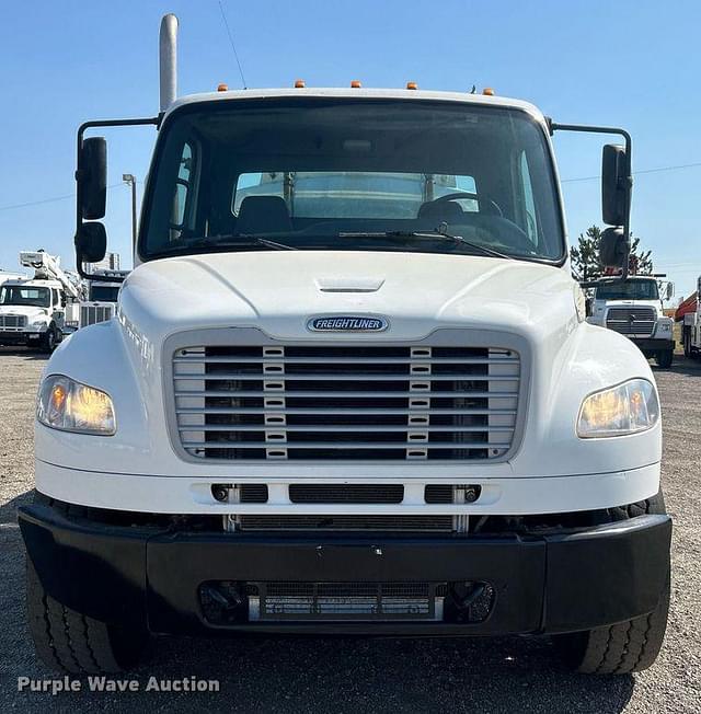 Image of Freightliner Business Class M2 equipment image 1