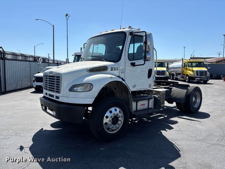 2014 Freightliner Business Class M2 Equipment Image0