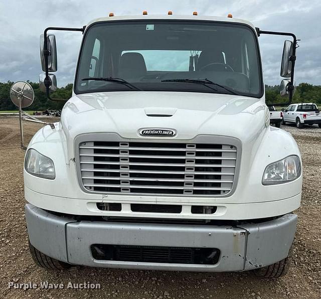 Image of Freightliner Business Class M2 equipment image 1