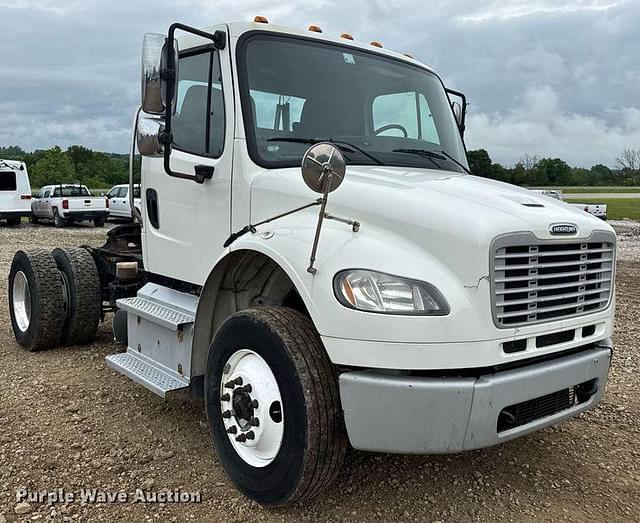 Image of Freightliner Business Class M2 equipment image 2