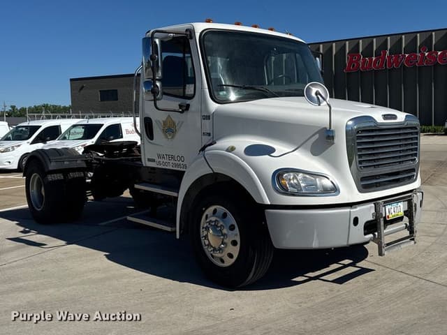 Image of Freightliner Business Class M2 equipment image 2