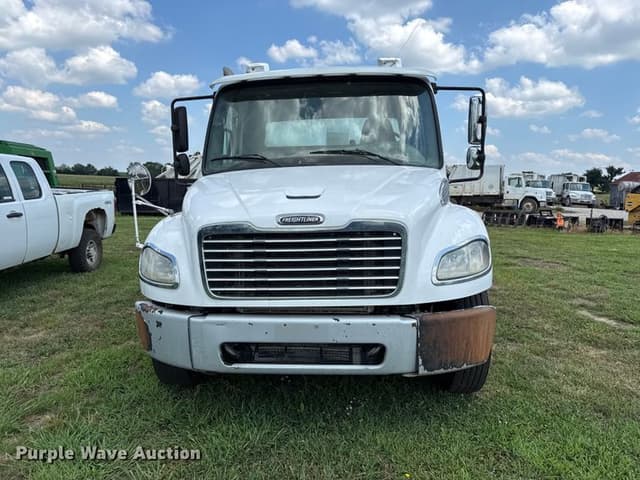 Image of Freightliner Business Class M2 equipment image 1
