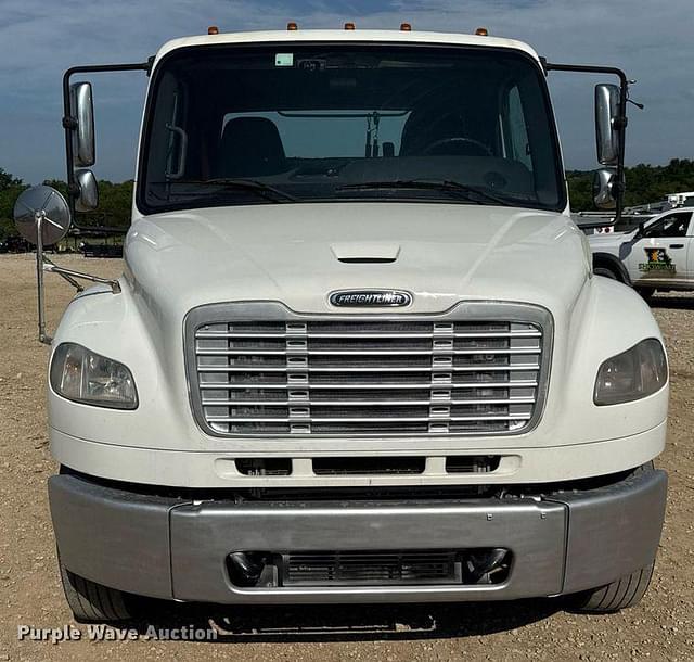 Image of Freightliner Business Class M2 equipment image 1