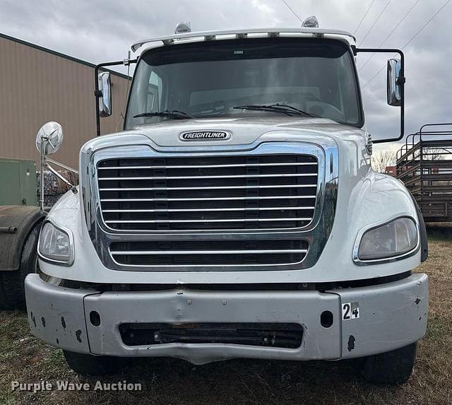 Image of Freightliner Business Class M2 equipment image 1