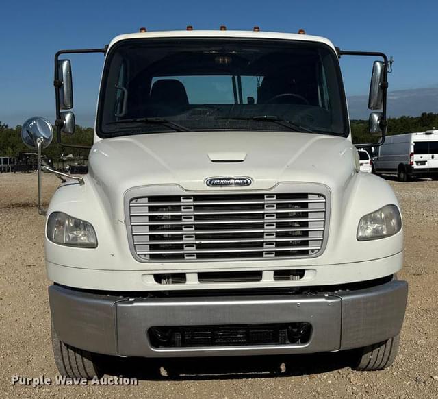 Image of Freightliner Business Class M2 equipment image 1